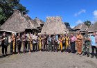 WAKAPOLRES-NGADA-HADIRI-KUNJUNGAN-KERJA-KEPALA-KEJAKSAAN-TINGGI-NTT-DI-KAMPUNG-ADAT-BENA