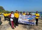 Apel-Akbar-Bersih-Pantai-Warnai-Peringatan-HUT-Bhayangkara-ke-80,-Polda-NTT-Ajak-Masyarakat-Jaga-Kelestarian-Lingkungan