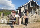 Polres-Ngada-Salurkan-Bantuan-Kapolda-NTT-Kepada-Warga-Korban-Gempa-Bumi-di-Kecamatan-Riung-‎