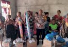 GEMPA-BELUM-SEPENUHNYA-TERLUPAKAN,-POLRES-NGADA-HADIR-MENYALURKAN-BANTUAN-DAN-MENYAMPAIKAN-PESAN-KESELAMATAN-KEPADA-WARGA-KELIMOLO