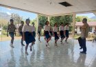 BENTUK-GENERASI-DISIPLIN-DAN-CINTA-SEKOLAH,-BHABINKAMTIBMAS-POLRES-NGADA-LATIH-12-SISWA-MENJADI-POLISI-SISWA-DI-SMP-YOS-SUDARSO-JEREBUU-‎