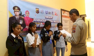 Sambut-Hari-Bhayangkara-Ke-80,-Polres-Ngada-Berikan-Terapi-Kesehatan-Mental-USEFT-untuk-Ojol-dan-Pelajar