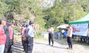 Kabag-SDM-Polres-Ngada-Pimpin-Terapi-Kesehatan-Mental-Massal-Metode-USEFT-Bagi-Personel 