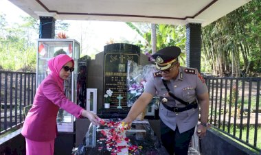 Penghormatan-kepada-Pejuang,-Polres-Ngada-Gelar-Ziarah-Makam-Alm.-Bonefasius-Jawa-Sambut-Hari-Bhayangkara-ke-80