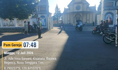 SATLANTAS-POLRES-NGADA-MELAKSANAKAN-PENGAMANAN-DAN-PENGATURAN-LALU-LINTAS-PADA-MISA-MINGGUAN-DI-GEREJA-MBC-BAJAWA-‎