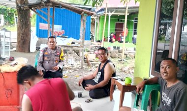 Bhabinkamtibmas-Desa-Kezewea-Sambangi-Warga-Maumbawa,-Perkuat-Sinergi-dalam-Menjaga-Kamtibmas