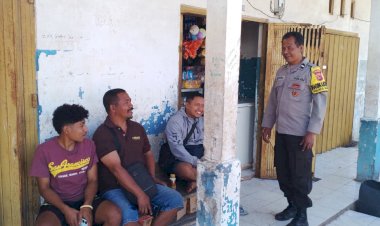 Bhabinkamtibmas-Desa-Ria-Ajak-Warga-Desa-Wolomeze-Jaga-Kamtibmas-Melalui-Patroli-Bintikmas