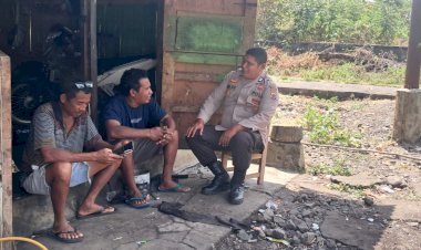 Bhabinkamtibmas-Desa-Nginamanu-Sambangi-Warga,-Ajak-Bersama-Jaga-Kamtibmas-di-Wolomeze