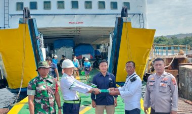 POLRES-NGADA-MELAKSANAKAN-MONITORING-KEGIATAN-BONGKAR-MUAT-KMP-CAKALANG-II-DI-PELABUHAN-PENYEBERANGAN-LAUT-AIMERE-‎