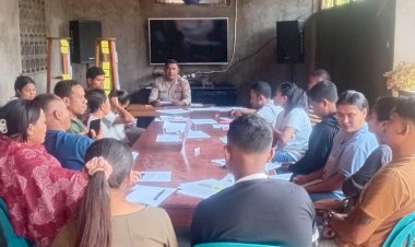 Cegah-KDRT-Sejak-Dini,-Bhabinkamtibmas-Polsek-Aimere-Berikan-Pembekalan-kepada-Calon-Pengantin