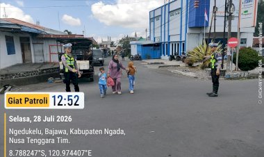 PATROLI-DAN-PENGATURAN-SATLANTAS-POLRES-NGADA-WUJUDKAN-KAMSELTIBCARLANTAS-KONDUSIF-DI-KOTA-BAJAWA