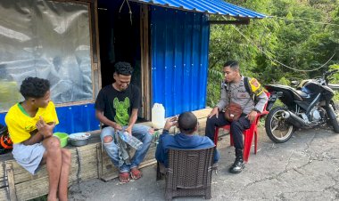 Ciptakan-Situasi-Aman-dan-Kondusif,-Bhabinkamtibmas-Desa-Beja-Aktif-Sambangi-Warga