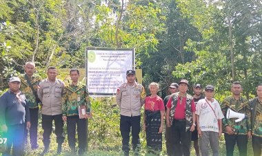 PERSONIL-POLSEK-GOLEWA-LAKUKAN-PENGAMANAN-SITA-EKSEKUSI-PERKARA-PERDATA-DI-KECAMATAN-GOLEWA-SELATAN