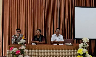 BHABINKAMTIBMAS-DESA-NARUWOLO-HADIRI-RAPAT-PANITIA-PILKADES-DESA-NENOWEA,-AJAK-WARGA-JAGA-KAMTIBMAS-JELANG-PILKADES-2026