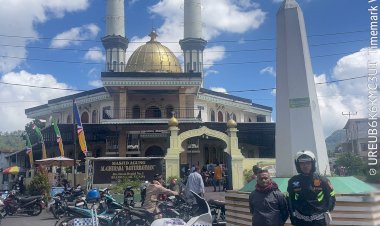 Satlantas-Amankan-Pelaksanaan-Sholat-Jumat,-Pastikan-Arus-Lalu-Lintas-Tetap-Lancar