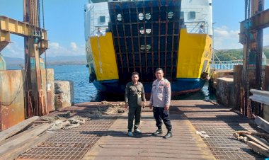 KMP-Cakalang-II-Sandar-di-Pelabuhan-Aimere,-187-Penumpang-Terlayani-dengan-Aman-dan-Lancar