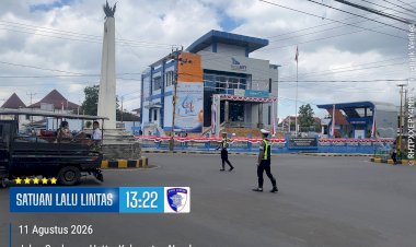 Satlantas-Polres-Ngada-Gencarkan-Pengaturan-Lalu-Lintas,-Wujudkan-Kamseltibcarlantas-di-Kota-Bajawa