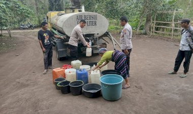 Polres-Ngada-Salurkan-Bantuan-Air-Bersih-untuk-Warga-Bopoma