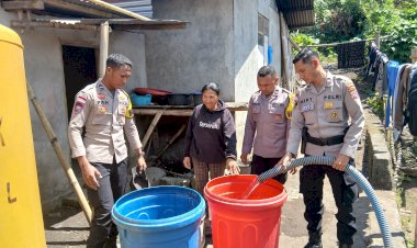 Polres-Ngada-Salurkan-Bantuan-Air-Bersih-untuk-Warga-Mangulewa