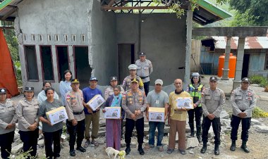 Kapolda-NTT-Salurkan-Bantuan-bagi-Warga-Terdampak-Gempa-Bumi-di-Ngada,-Polres-Ngada-Turun-Langsung-Bantu-Masyarakat