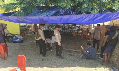 polsek-riung-bangun-tenda-darurat-untuk-pasien-pasca-gempa