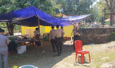 Gerak-Cepat-Pascagempa,-Polsek-Riung-bangun-tenda-Darurat-untuk-Pasien-Gempa...