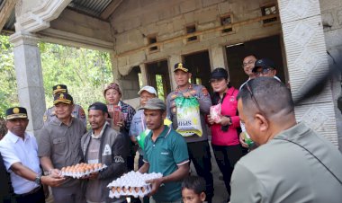 Sinergitas-Polres-Ngada,-Pemkab-dan-Forkopimda-Salurkan-Bantuan-bagi-Warga-Terdampak-Gempa-di-Bajawa