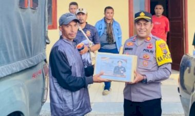 Polri,-TNI-dan-Pemerintah-Kecamatan-Salurkan-Bantuan-Untuk-Korban-Gempa-di-Desa-Heawea