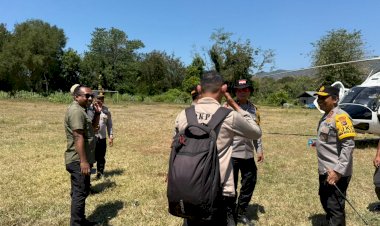 KAPOLDA-NTT-TINJAU-LANGSUNG-DAMPAK-GEMPA-BUMI-FLORES-DI-KECAMATAN-RIUNG