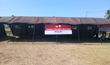 Polres-Ngada-bersama-Brimob-BKO -Dirikan-Tenda-Posko-Pengungsian-bagi-Warga-Terdampak-Gempa-di-Tadho-Tengah