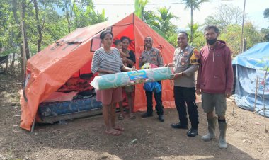 Polri-Polres-Ngada-Hadir-di-Tengah-Masyarakat,-Bantuan-Kapolda-NTT-Disalurkan-kepada-Korban-Gempa-di-Bajawa-Utara-‎