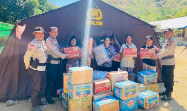 Polsek-Riung-Salurkan-Bantuan-Sembako-Kemanusiaan-Polri-kepada-Warga-Terdampak-Gempa