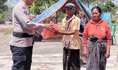 POLRI-POLRES-NGADA-HADIR-DI-TENGAH-WARGA-TERDAMPAK-GEMPA-DI-DESA-WATE,-BANTUAN-DISALURKAN-DAN-PESAN-KESELAMATAN-DISAMPAIKAN-‎