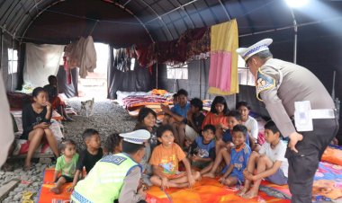 Hibur-Anak-Anak-Terdampak-Gempa,-Satlantas-Polres-Ngada-Gelar-Trauma-Healing-di-Lokasi-Pengungsian-‎