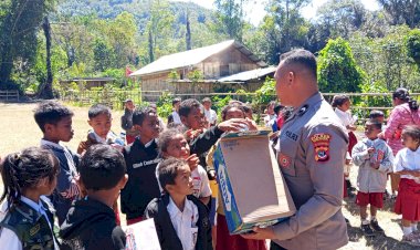 Pulihkan-Senyum-Anak-Pascagempa,-Satbinmas-Polres-Ngada-Gelar-Trauma-Healing-di-SDN-Bopoma