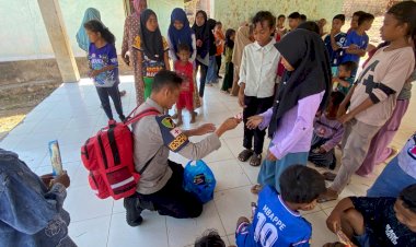 PULIHKAN-LUKA,-TUMBUHKAN-HARAPAN:-POLRI-POLRES-NGADA-HADIR-MEMBERIKAN-LAYANAN-KESEHATAN-DAN-TRAUMA-HEALING-BAGI-WARGA-TERDAMPAK-GEMPA-DI-RIUNG