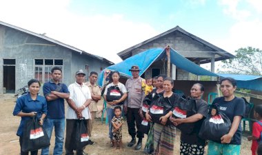 Polres-Ngada-Salurkan-Bantuan-Polri-kepada-Warga-Terdampak-Gempa-di-Riung-Barat
