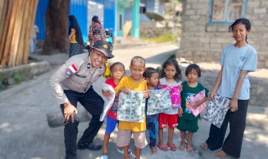 Saat-Gempa-Meninggalkan-Luka,-Polri-Polres-Ngada-Hadir-Membawa-Kepedulian-bagi-Warga-Kezewea-‎