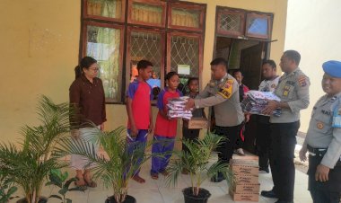 Pasca-Gempa,-Polsek-Soa-Hadirkan-Senyum-Anak-anak-Lewat-Bantuan-Perlengkapan-Sekolah