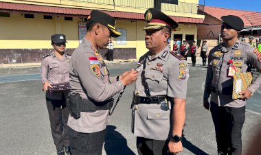 Kapolres-Ngada-Pimpin-Upacara-Pelantikan-Jabatan-Wakapolres-Ngada,-Tekankan-Profesionalisme-dan-Soliditas-‎