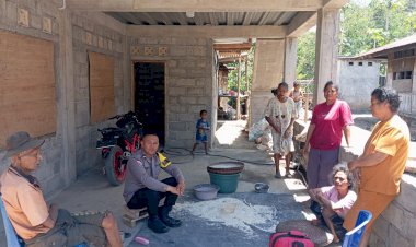 Bhabinkamtibmas-Polres-Ngada-Sambang-Warga-di-Beapawe,-Dengarkan-Aspirasi-Masyarakat