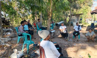 Bhabinkamtibmas-Polsek-Riung-Polres-Ngada-Sambangi-Warga-Terdampak-Gempa-di-Riung-Barat