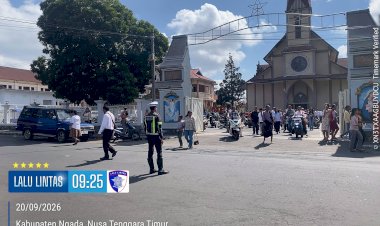 Satlantas-Polres-Ngada-Amankan-Ibadah-Minggu-dan-Atur-Lalu-Lintas-di-Gereja-MBC-Bajawa-‎