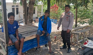 Pastikan-Warga-Aman-Pascagempa,-Bhabinkamtibmas-Nginamanu-Turun-Langsung-cek-Warga-binaan