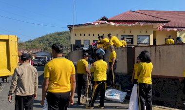 Polres-Ngada-Gelar-Kerja-Bakti-Bersihkan-Lingkungan-Mako