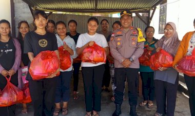 Wujud-Kepedulian-Polri-Pascagempa,-Polres-Ngada-Salurkan-Bantuan-untuk-Ibu-Hamil-di-Aimere