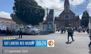 Amankan-Misa-Minggu,-Satlantas-Polres-Ngada-Hadir-Pastikan-Ibadah-Umat-Berjalan-Aman-dan-Lancar