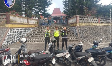 Pastikan-Ibadah-Aman-dan-Arus-Lalu-Lintas-Lancar,-Satlantas-Polres-Ngada-Hadir-Amankan-Ibadah-di-Gua-Maria-Watujaji