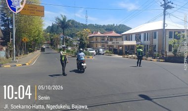 Polres-Ngada-Laksanakan-Patroli-dan-Pengaturan-Lalu-Lintas-di-Bajawa-‎