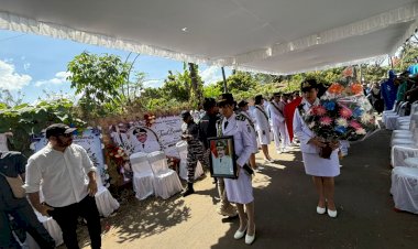 Kapolres-Ngada-Hadiri-Pemakaman-Kedinasan-Wakil-Bupati-Nagekeo,-Kenang-Sosok-Pemimpin-yang-Dekat-dengan-Rakyat
